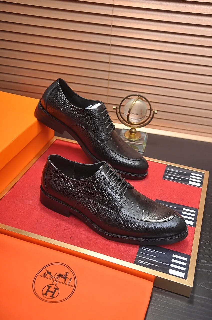Men's shoes💰460💶[HERMES] (sheepskin lining)🍀Italian top luxury🍀He does not pursue novel styles and gorgeous colors, but attracts the favor of successful men with his flawless, elegant and classic style! This very, very comfortable, simple and stable style makes it easy to match any style! The pattern is absolutely 1:1 refined from the original case, and we strive for excellence in materials, imported cowhide + cowhide lining💪💪💪extraordinary texture👍! .Black brown code number: 38 to 45 (45 customized)